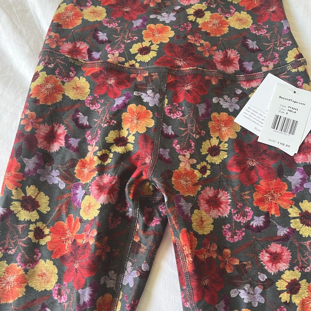 Beyond yoga floral leggings. New with tags. Size small.